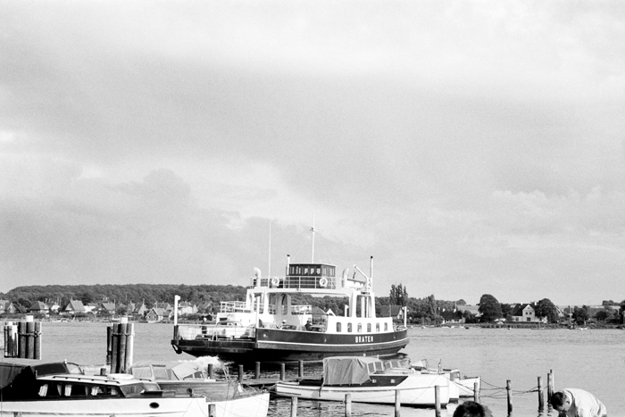 Færgen BRATEN på Svendborg-Vindeby overfarten. Færgen blev bygget i Husum, Tyskland, i 1962 og sejlede på overfarten indtil 1966, hvor Svendborgsundbroen blev indviet og overflødiggjorde færgeoverfarten. BRATEN blev da oplagt og i 1968 solgt til Norge. Foto: Arne Olofsson