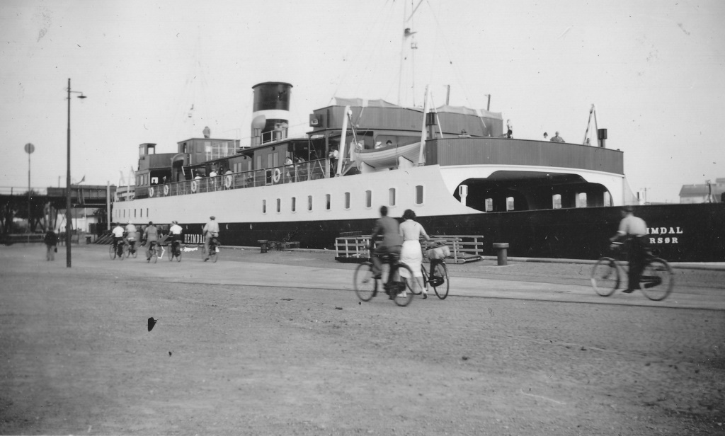 Juni 2022: Bilfærgen HIEMDAL, som blev leveret til DSB i 1930, og brugt på ruten Korsør – Nyborg indtil 1967. Den blev ophugget i 1975. Billedet er fra før ombygningen i 1946. Foto: Kim Dier’s samling