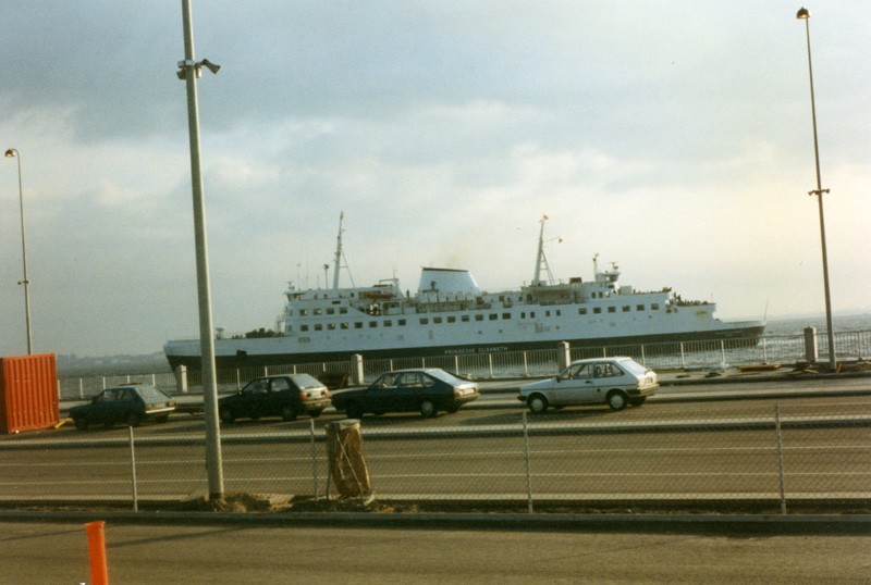 PRINSESSE ELISABETH ved Helsingør november 1991. Skorstensmærket under ændring fra DSB til Scandlines. Var indsat 1987-1997 på overfarten Helsingør-Helsingborg. Foto: Jørgen Møller