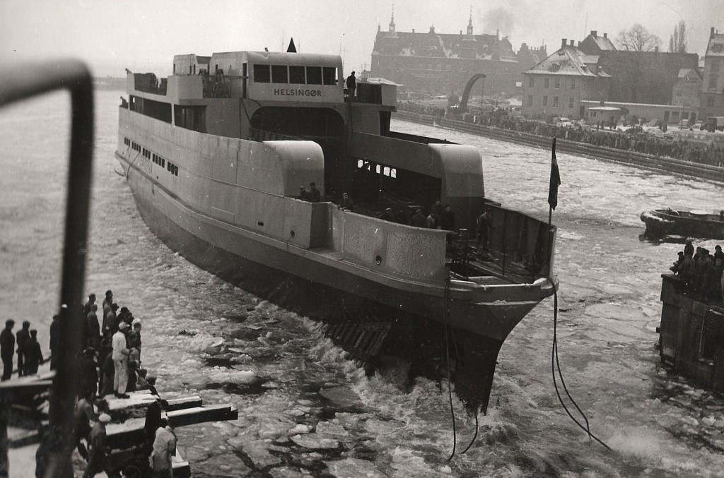 Den kombinerede jernbane- og bilfærge HELSINGØR søsættes fra Helsingør Skibsværft den 25. februar 1955. Færgen blev efter færdiggørelse leveret til DSB og var indsat på overfarten Helsingør-Helsingborg fra 1955 til 1986.
